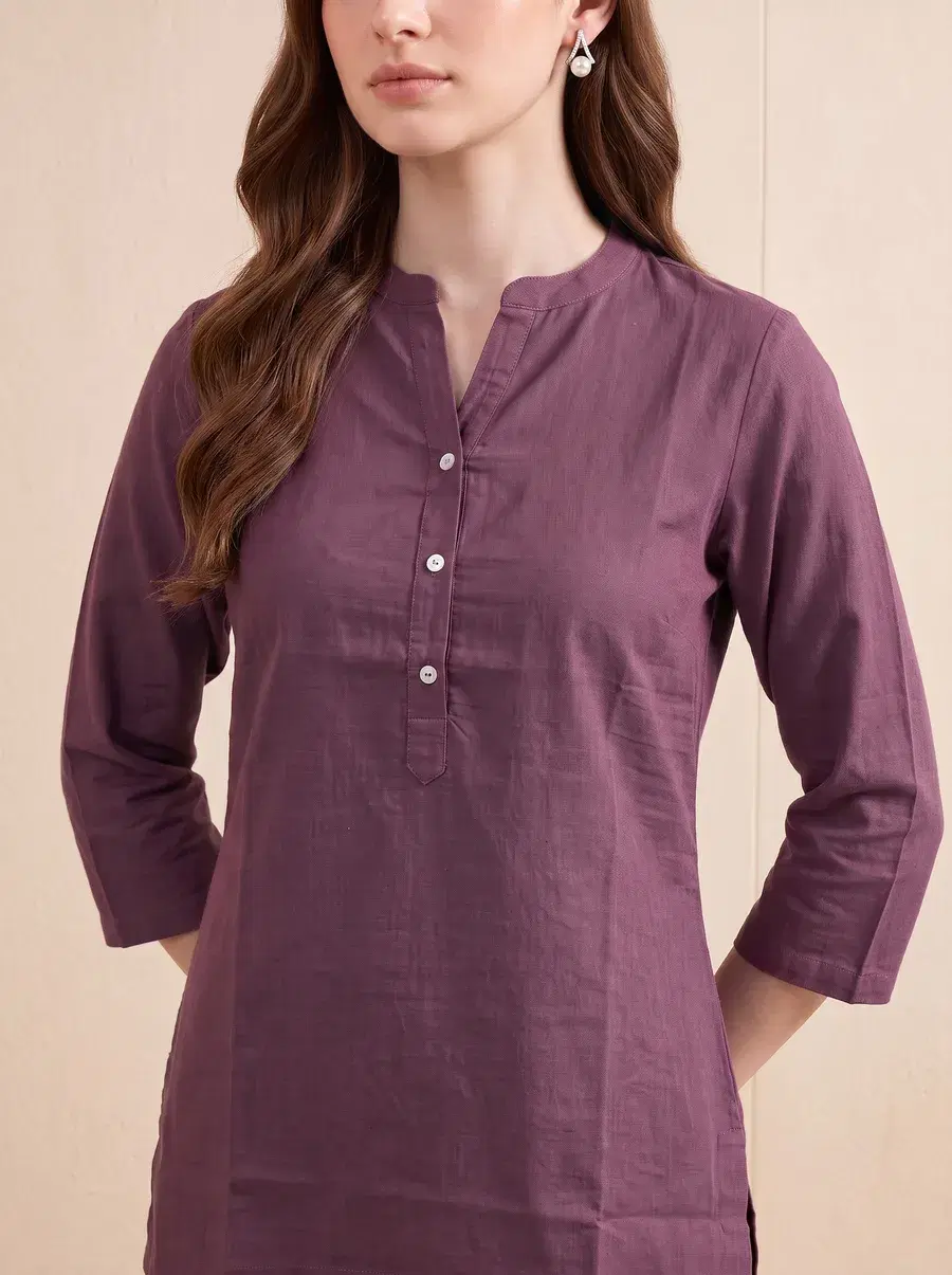Close-up of the mauve color variant with fabric texture, folds and buttons preserved
